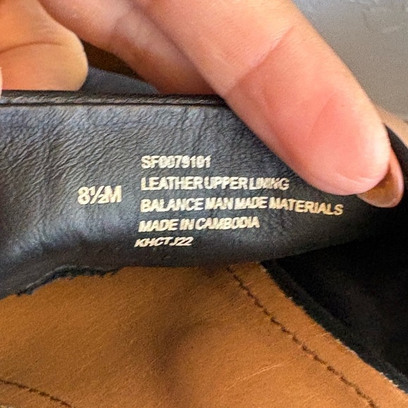 Sofft Chrissie Black Leather Heeled Slide
Sandals size 8.5 preloved - Picture 2 of 11